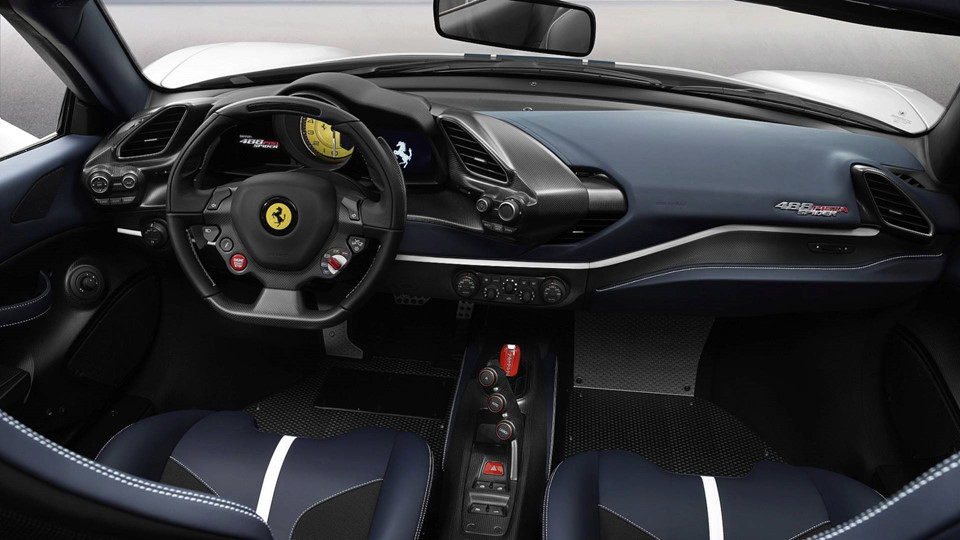 Ferrari 488 Pista Spider - mẫu mui trần thứ 50 của Ferrari ra mắt