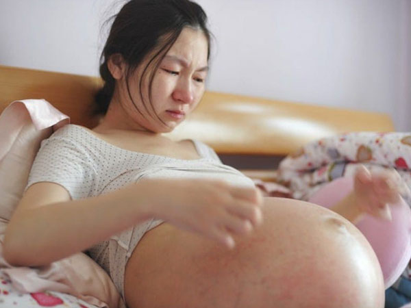 Nàng dâu bầu rình chuyện kín của bố mẹ chồng còn lên MXH buôn chuyện, tưởng được đồng cảm ai dè bị mắng tới tấp