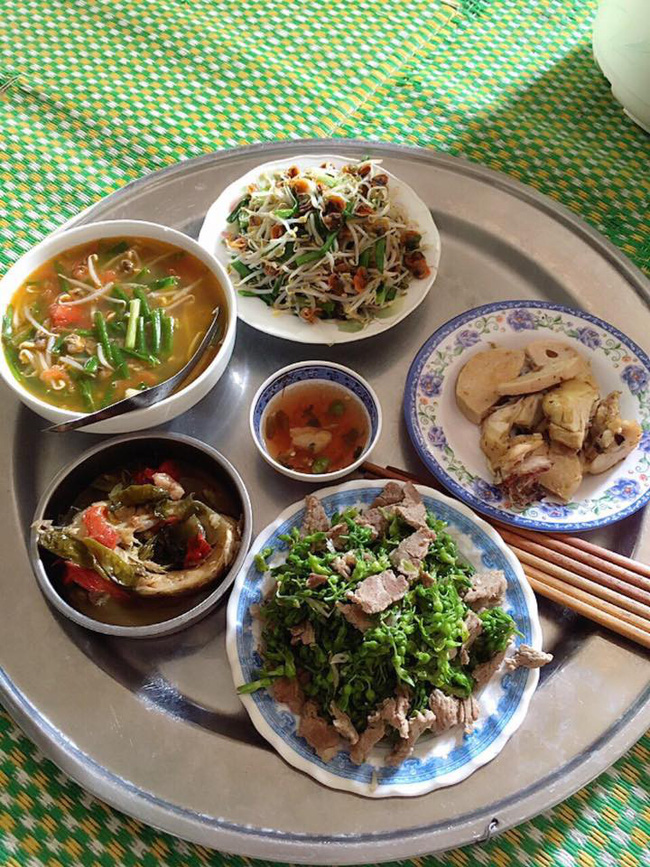 Khoe mâm cơm trưa giá 40.000 đồng cho nhà 4 người, hội chị em không chỉ khen rẻ mà còn chăm chăm vào điều này