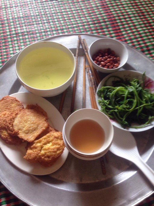 Khoe mâm cơm trưa giá 40.000 đồng cho nhà 4 người, hội chị em không chỉ khen rẻ mà còn chăm chăm vào điều này