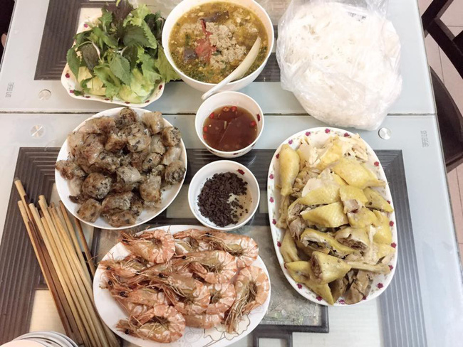 Khoe mâm cơm trưa giá 40.000 đồng cho nhà 4 người, hội chị em không chỉ khen rẻ mà còn chăm chăm vào điều này