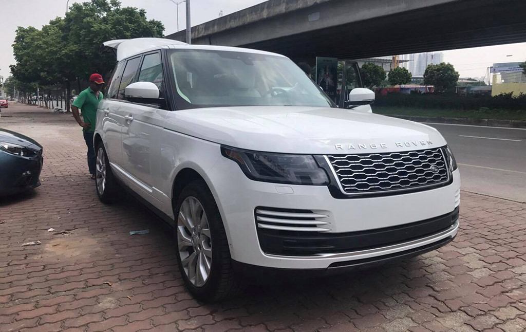 SUV hạng sang Range Rover 2018 về Việt Nam giá 8,9 tỷ đồng