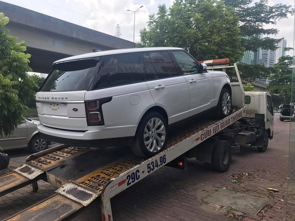 SUV hạng sang Range Rover 2018 về Việt Nam giá 8,9 tỷ đồng