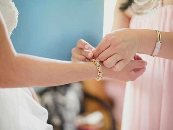 Thông gia bẽ bàng vì lộ chuyện tặng con vàng giả ngày cưới