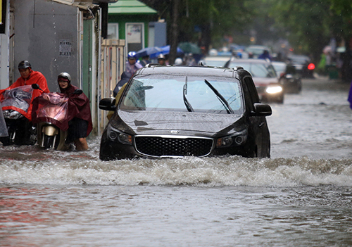 Đâm đụng, ngập nước - nỗi hoang mang khi mua ôtô cũ