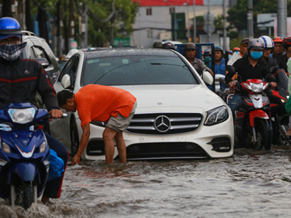 Đâm đụng, ngập nước - nỗi hoang mang khi mua ôtô cũ