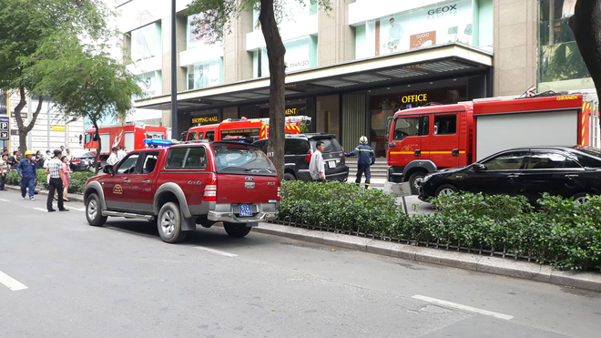 Cháy ở Elite Fitness tại tòa nhà Vincom Center, nhân viên tháo chạy giữa trưa
