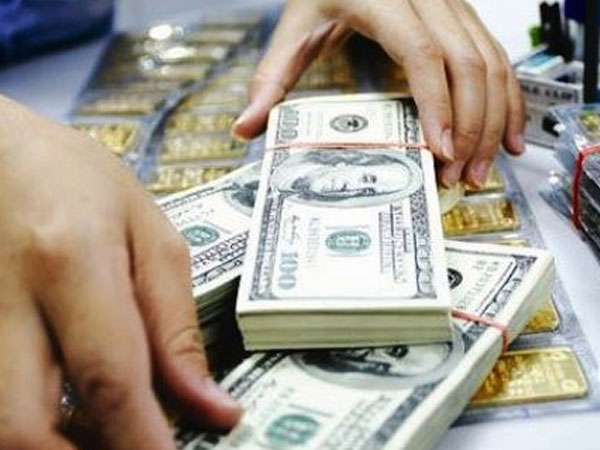Giá vàng, USD đồng loạt lao dốc ngày đầu tuần