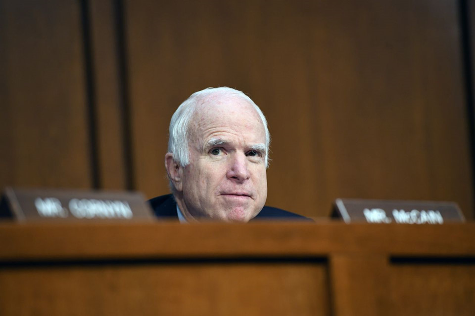 John McCain - từ tù binh tới TNS được cả nước Mỹ tôn kính