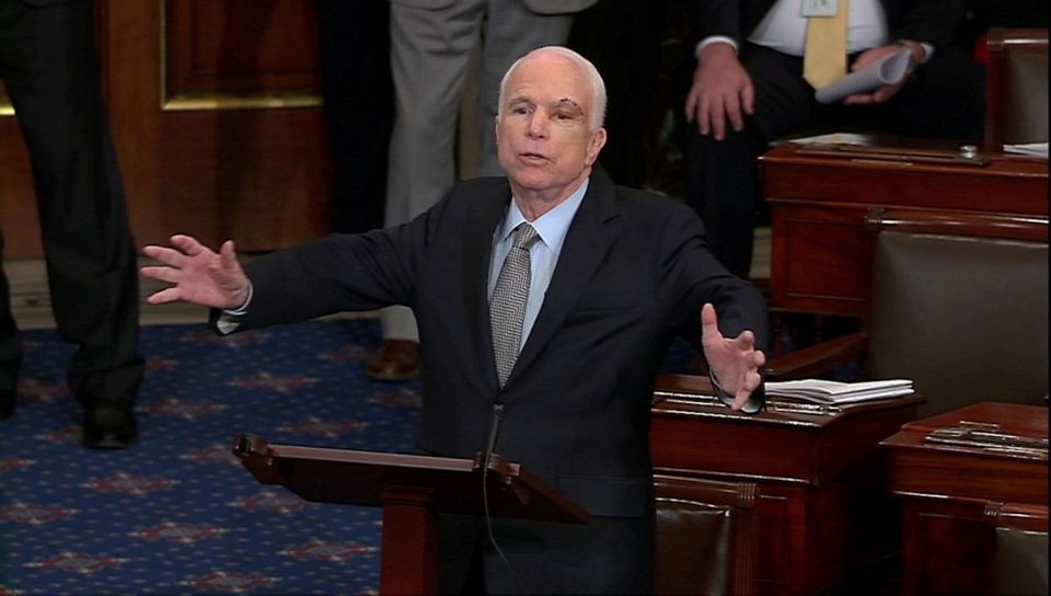 John McCain - từ tù binh tới TNS được cả nước Mỹ tôn kính