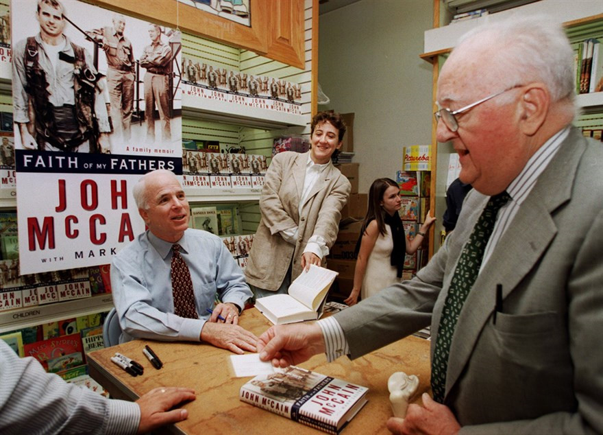 John McCain - từ tù binh tới TNS được cả nước Mỹ tôn kính