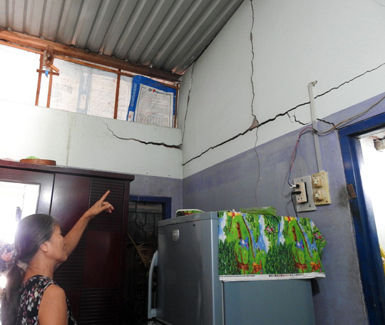 Làm đường, hư nhà dân sao không bồi thường?