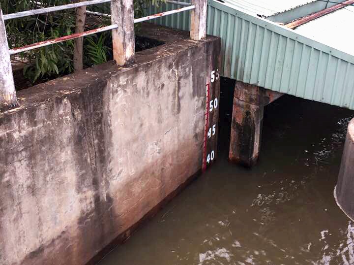 Lũ đầu nguồn lên nhanh, nước đã tràn qua đập tràn Tha La, Trà Sư