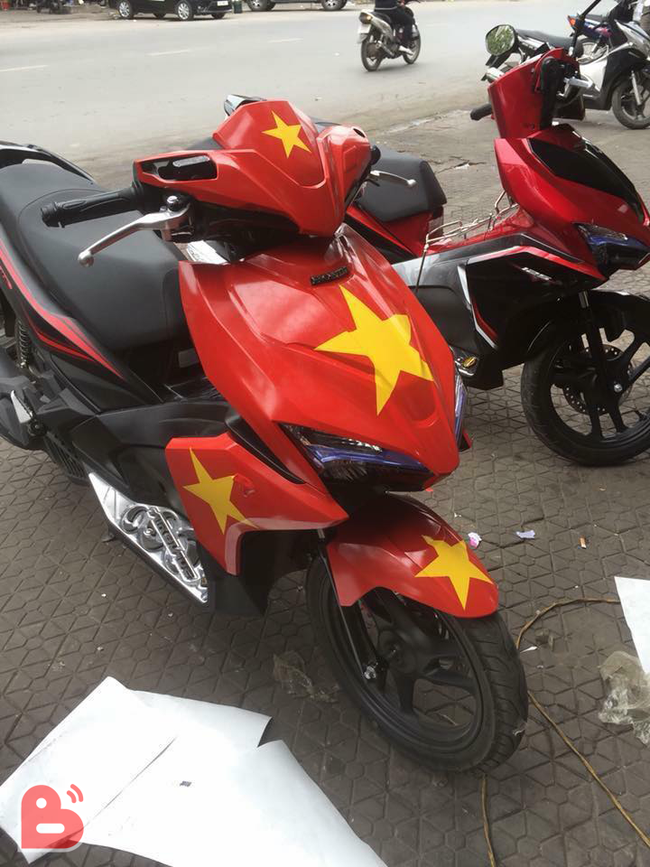 Gần giờ thi đấu Tứ kết ASIAD, cộng đồng mạng nô nức như trẩy hội, khoe đủ cách để cổ vũ đội tuyển Việt Nam