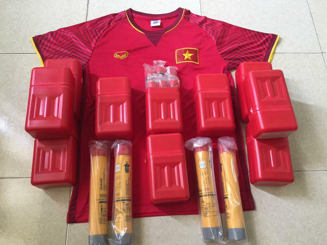 Gần giờ thi đấu Tứ kết ASIAD, cộng đồng mạng nô nức như trẩy hội, khoe đủ cách để cổ vũ đội tuyển Việt Nam