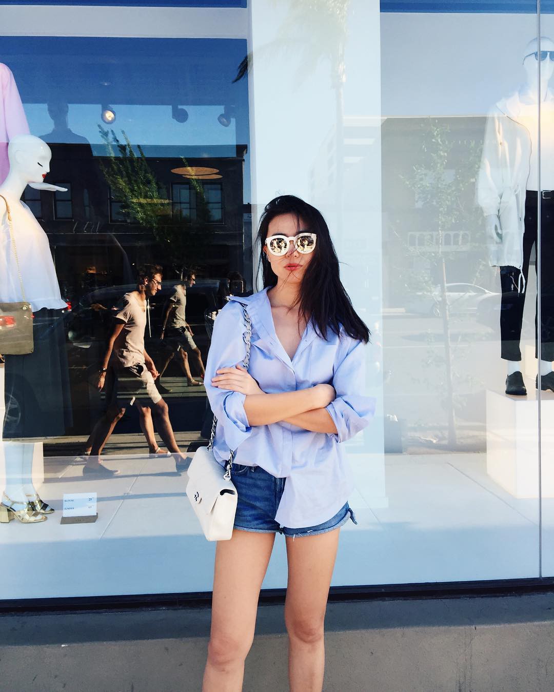 4 món đồ denim cứ mặc lên là trẻ ra vài tuổi, và quan trọng là chẳng bao giờ lo lỗi mố