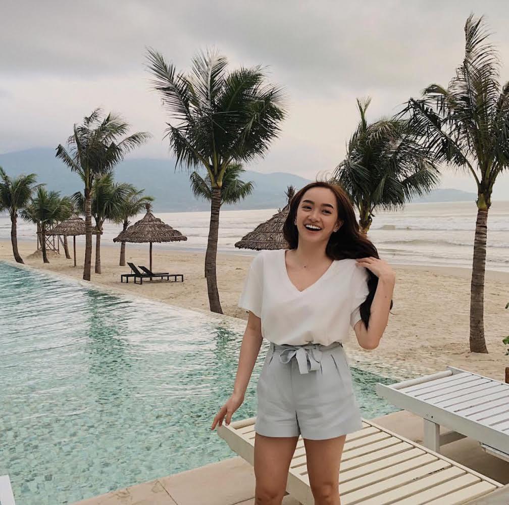 Váy thắt nơ vừa hết hot, chị em lại săn lùng kiểu quần thắt nơ của mẹ để diện thu