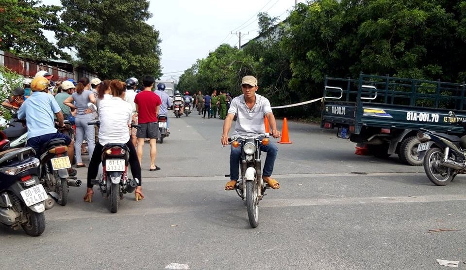 Phát hiện người đàn ông chết dưới gốc cây trong khu chế xuất