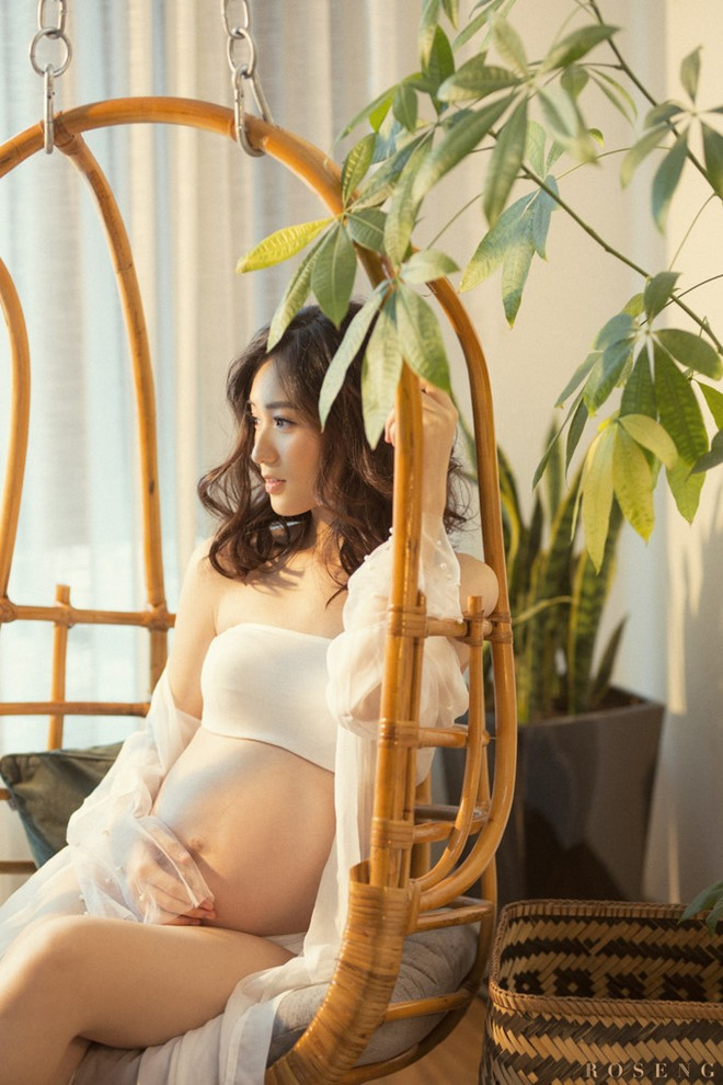 Loạt hot girl sinh năm 1995 đã làm mẹ: Gái một con trông mòn con mắt