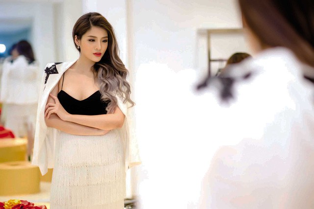 Hoa hậu nổi tiếng: Bị lừa, bị sàm sỡ nhưng vẫn phải ngậm bồ hòn làm ngọt