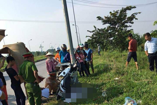 Tông xe máy vào cột đèn cao áp ở Hà Nội, nam thanh niên tử vong tại chỗ