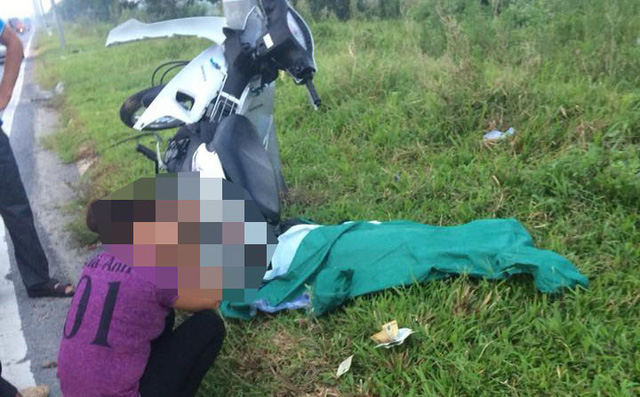 Tông xe máy vào cột đèn cao áp ở Hà Nội, nam thanh niên tử vong tại chỗ