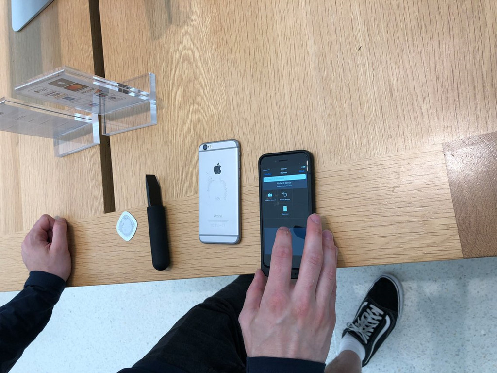 Apple thâu iPhone cũ giá 290 USD trong 30 phút