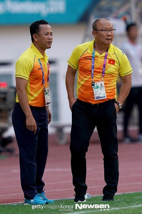 Trợ lý của HLV Park Hang-seo: Duy Mạnh chuột rút toàn thân, người cứng đơ như cục gạch