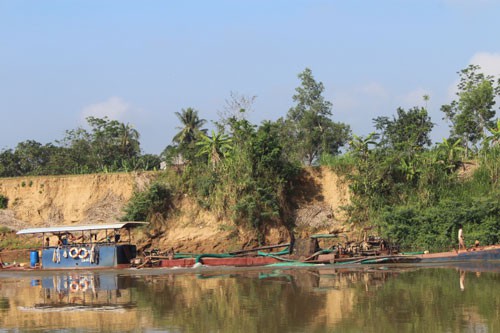 Tiếng kêu tuyệt vọng từ sông Đồng Nai: Tan nát đôi bờ