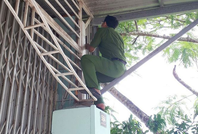 Nghi cả nhà bị đánh thuốc mê, tiệm điện thoại bị dọn sạch