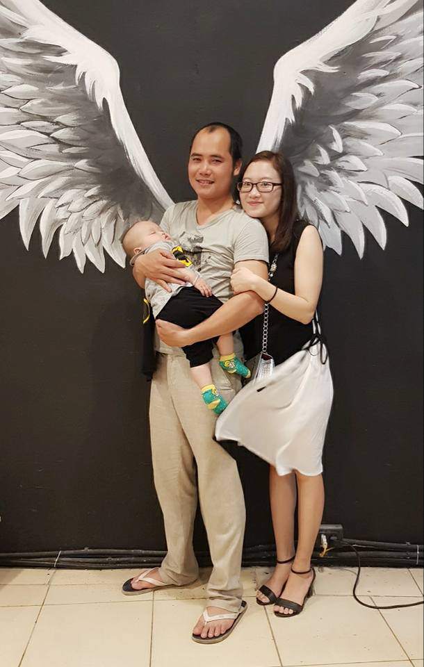 Bận ru con ngủ, bố bỉm sữa vẫn có cách ăn mừng chiến thắng Olympic Việt Nam trong câm nín