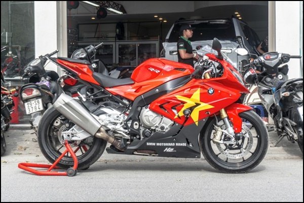 Dàn quái xế, siêu xe thi nhau độ cổ động U23 Việt Nam