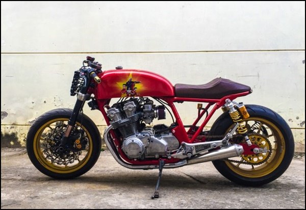 Dàn quái xế, siêu xe thi nhau độ cổ động U23 Việt Nam