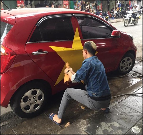 Dàn quái xế, siêu xe thi nhau độ cổ động U23 Việt Nam