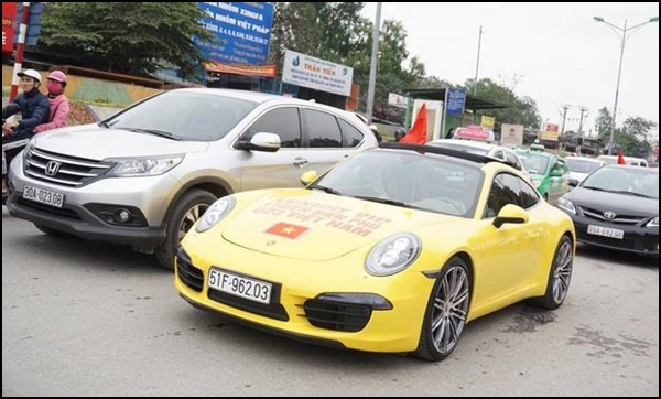 Dàn quái xế, siêu xe thi nhau độ cổ động U23 Việt Nam
