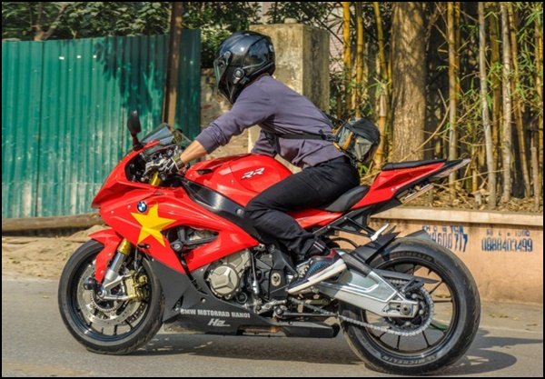 Dàn quái xế, siêu xe thi nhau độ cổ động U23 Việt Nam