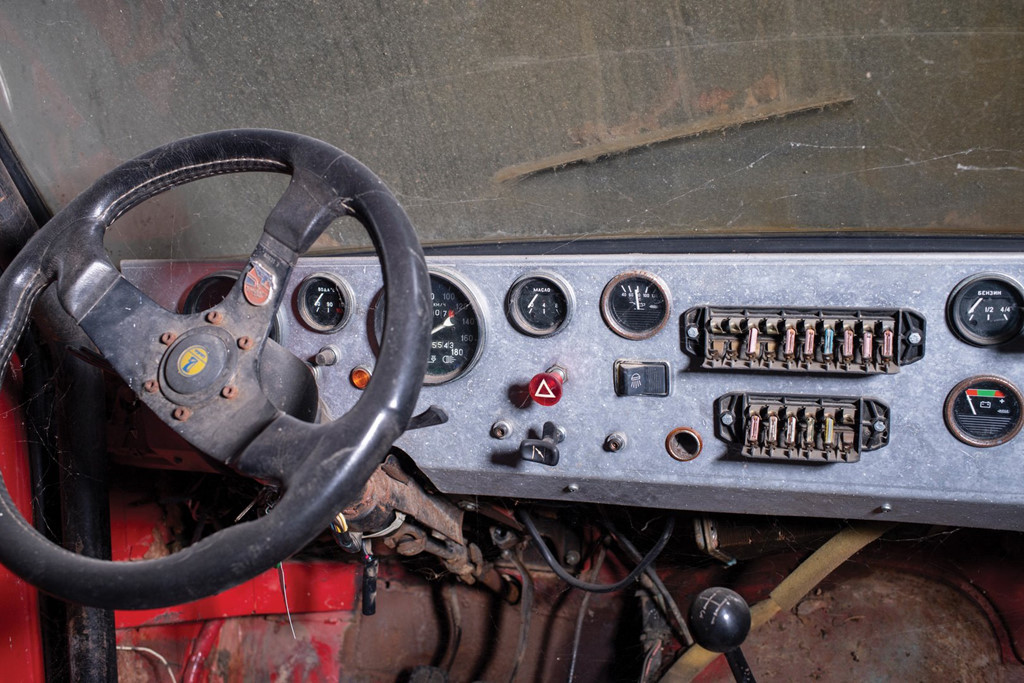 Xe đồng nát Lada Niva 1981 giá gần 100.000 USD