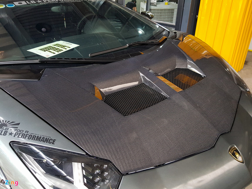 Siêu xe Lamborghini Aventador độ thân rộng chính hãng đầu tiên Việt Nam