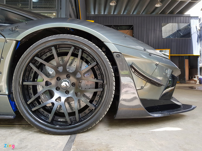 Siêu xe Lamborghini Aventador độ thân rộng chính hãng đầu tiên Việt Nam