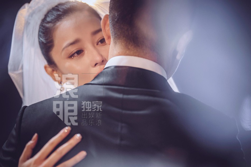 Chùm ảnh đẹp xúc động trong đám cưới tình địch Phạm Băng Băng và sĩ quan đặc công điển trai như nam thần