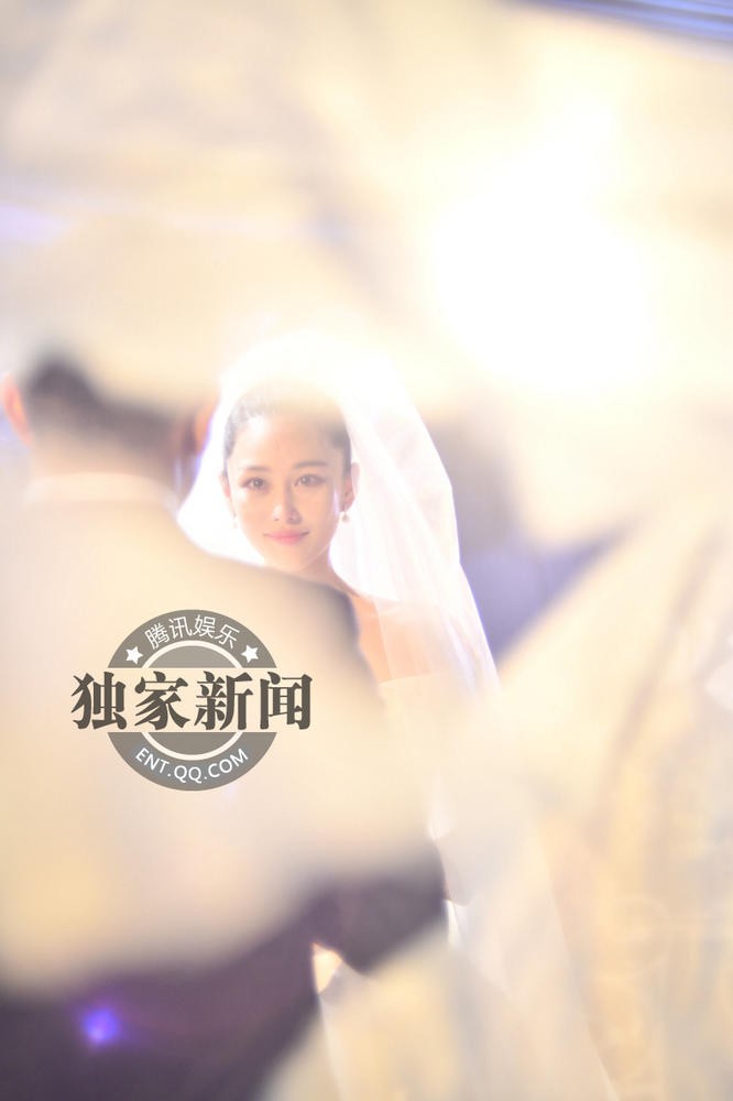 Chùm ảnh đẹp xúc động trong đám cưới tình địch Phạm Băng Băng và sĩ quan đặc công điển trai như nam thần