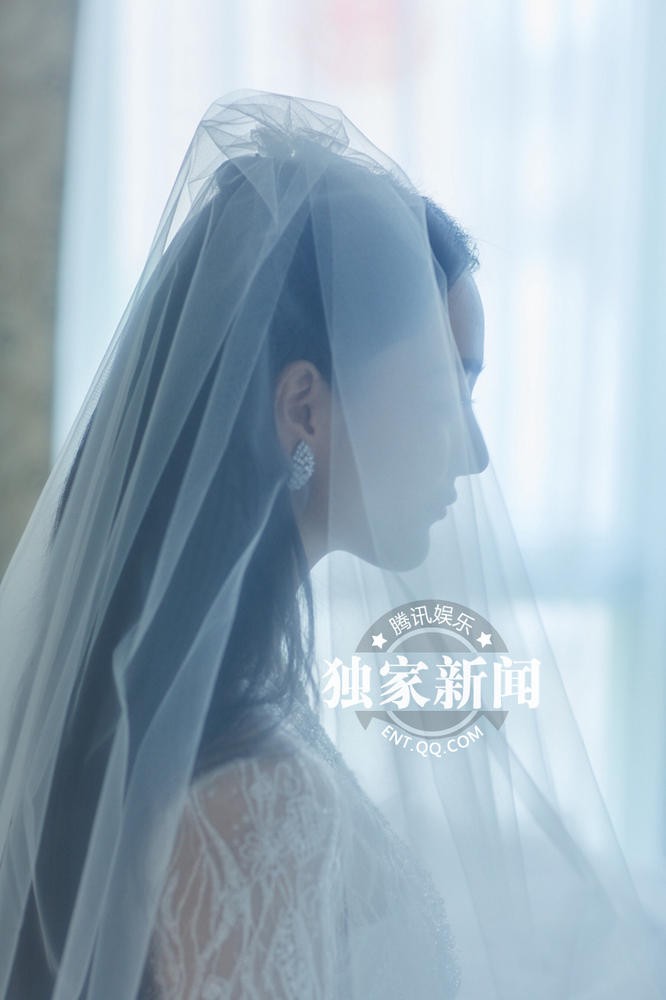 Chùm ảnh đẹp xúc động trong đám cưới tình địch Phạm Băng Băng và sĩ quan đặc công điển trai như nam thần Chùm ảnh đẹp xúc động trong đám cưới tình địch Phạm Băng Băng và sĩ quan đặc công điển trai như nam thần