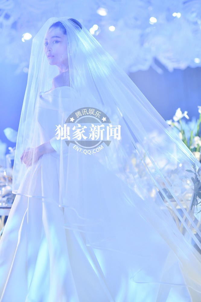 Chùm ảnh đẹp xúc động trong đám cưới tình địch Phạm Băng Băng và sĩ quan đặc công điển trai như nam thần Chùm ảnh đẹp xúc động trong đám cưới tình địch Phạm Băng Băng và sĩ quan đặc công điển trai như nam thần