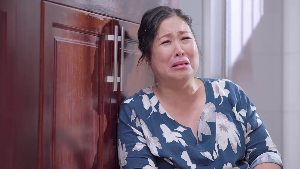 Gạo nếp gạo tẻ tập 49: Bà Mai bật khóc nức nở vì bị coi như osin trong nhà