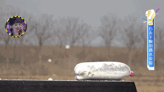 Bé trai mù mắt vì nghịch ngợm gói hút ẩm, đồ vật này tuyệt đối để xa tầm tay trẻ