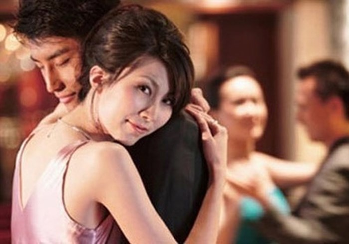 Bắt tận tay chồng điền viên với bồ nhí, con riêng, chồng có hành động lạ khiến người vợ chết sững