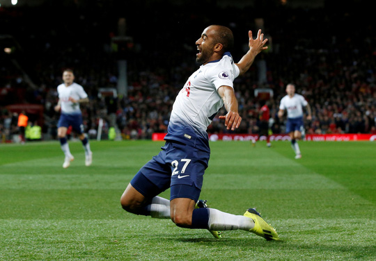 Thua tan nát trên sân nhà, Mourinho nóng mặt với phóng viên