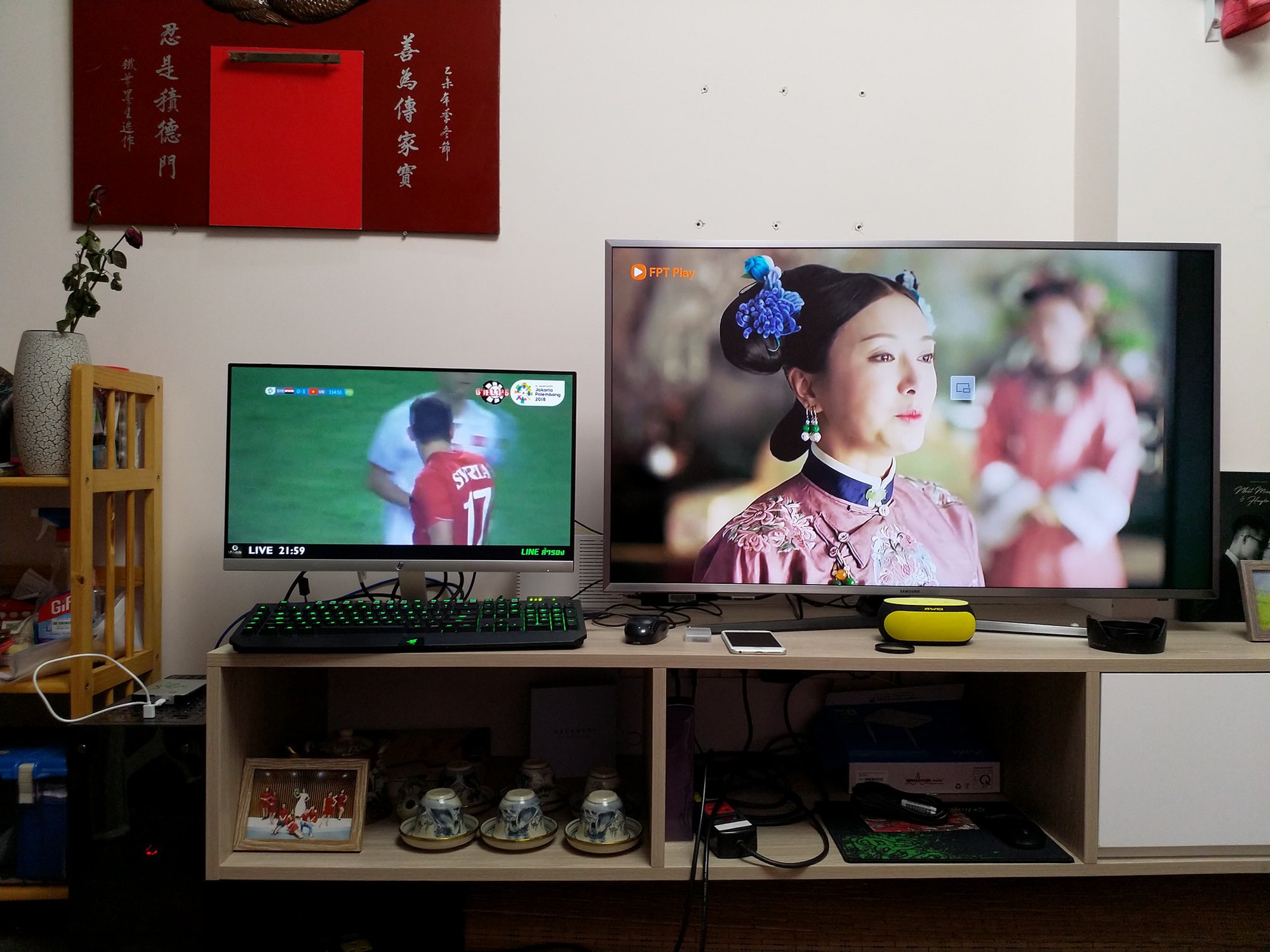 Khi chồng muốn cổ vũ cho Olympic Việt Nam nhưng vợ lại nghiền Diên Hy Công Lược thì đây chính là phương pháp vẹn cả đôi đường