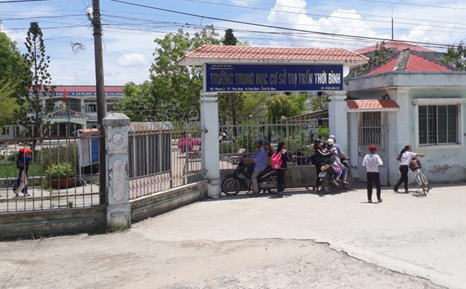 Cấm đứng lớp thầy giáo bị tố sàm sỡ nữ sinh