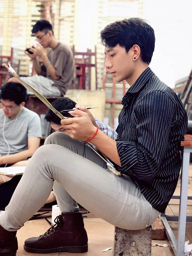 Sự thật bức ảnh 9X điển trai cổ vũ Olympic Việt Nam sau trận tứ kết